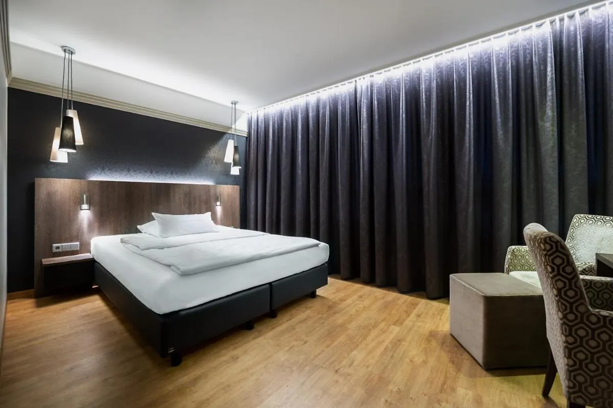 Kronenhotel Stuttgart 4*,